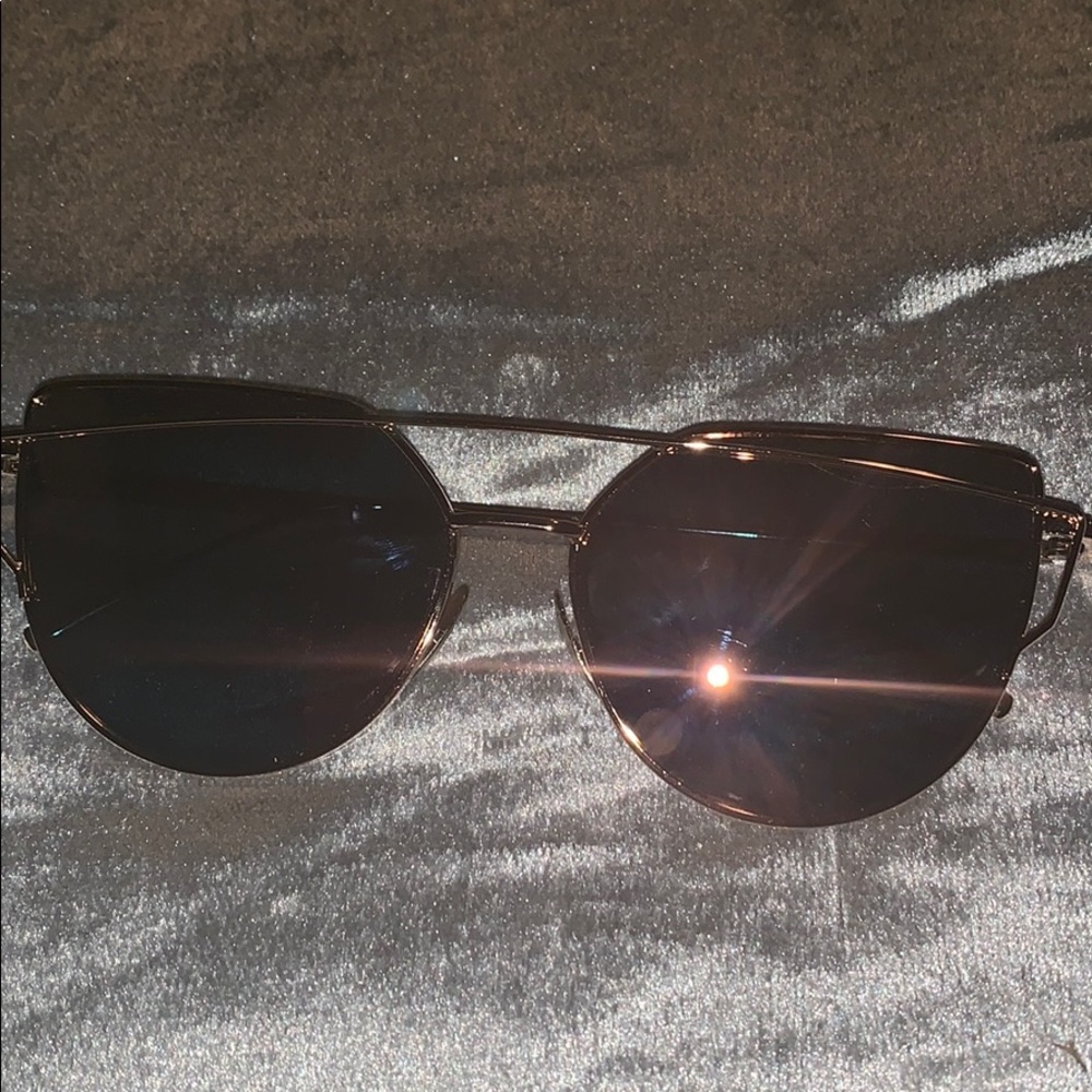 Sexy sunglasses!!